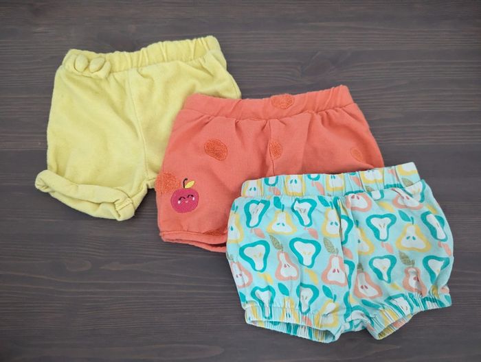Lot 3 shorts 9 mois