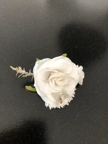 Barrette fleur blanche