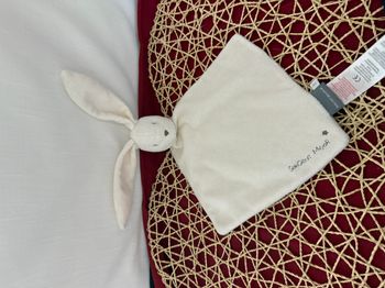 DOUDOU LAPIN BLANC CREME ECRU SERGENT MAJOR PLAT LOSANGE