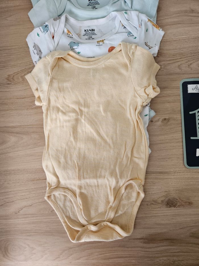 Lot bodie 12 mois - photo numéro 3