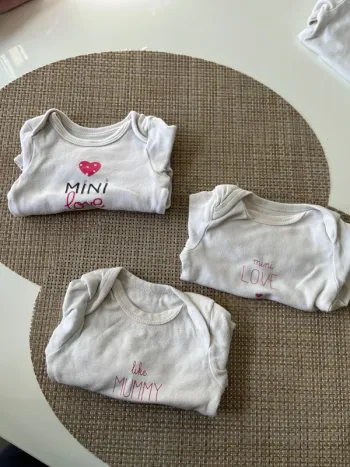 3 bodys manches longues taille 6 mois