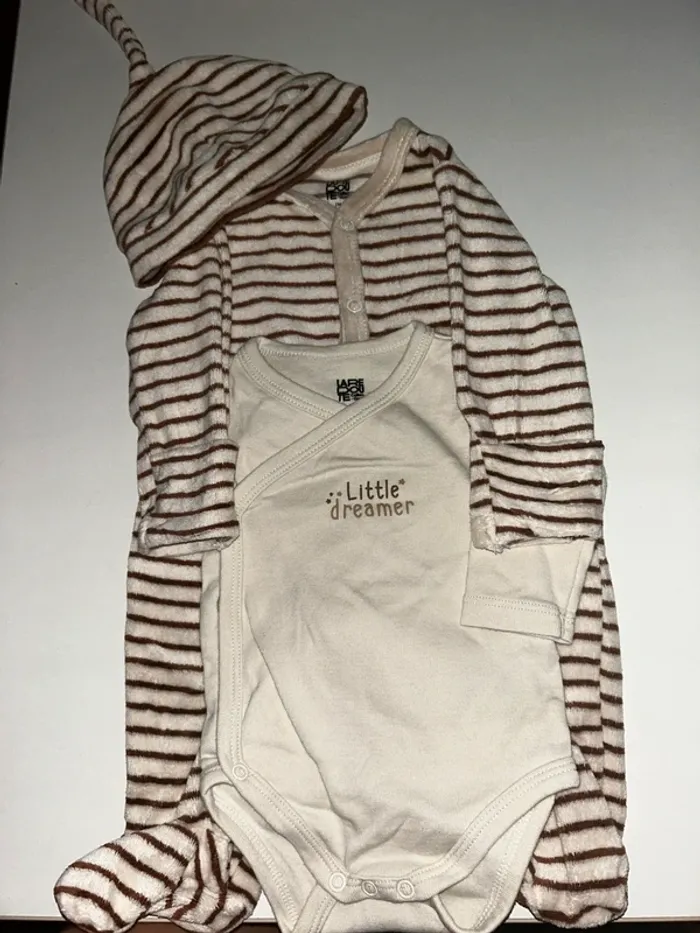 Kit naissance 3 pièces neuf jamais porté