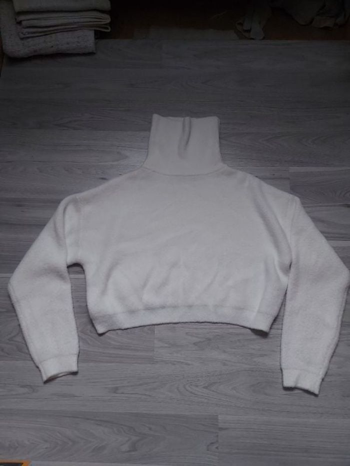 Pull court col roulé blanc Zara