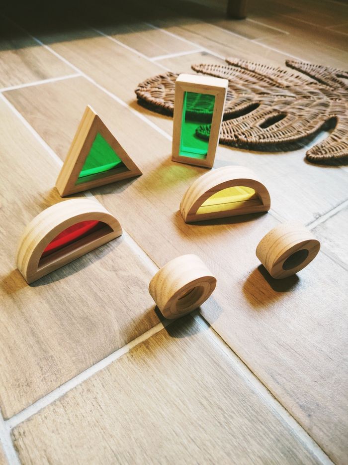 👶Lot de 6 blocs miroirs prismes multicolores en bois d'hevea - photo numéro 2