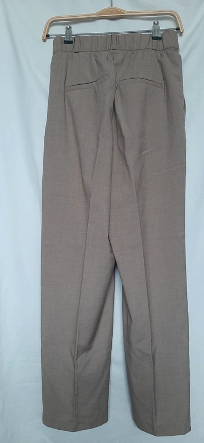 Pantalon femme avec des plis - photo numéro 4