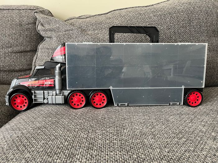 Camion transporteur - photo numéro 2