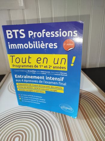 Ouvrage Tout en un  Bts Professions immobilières 2ieme edition