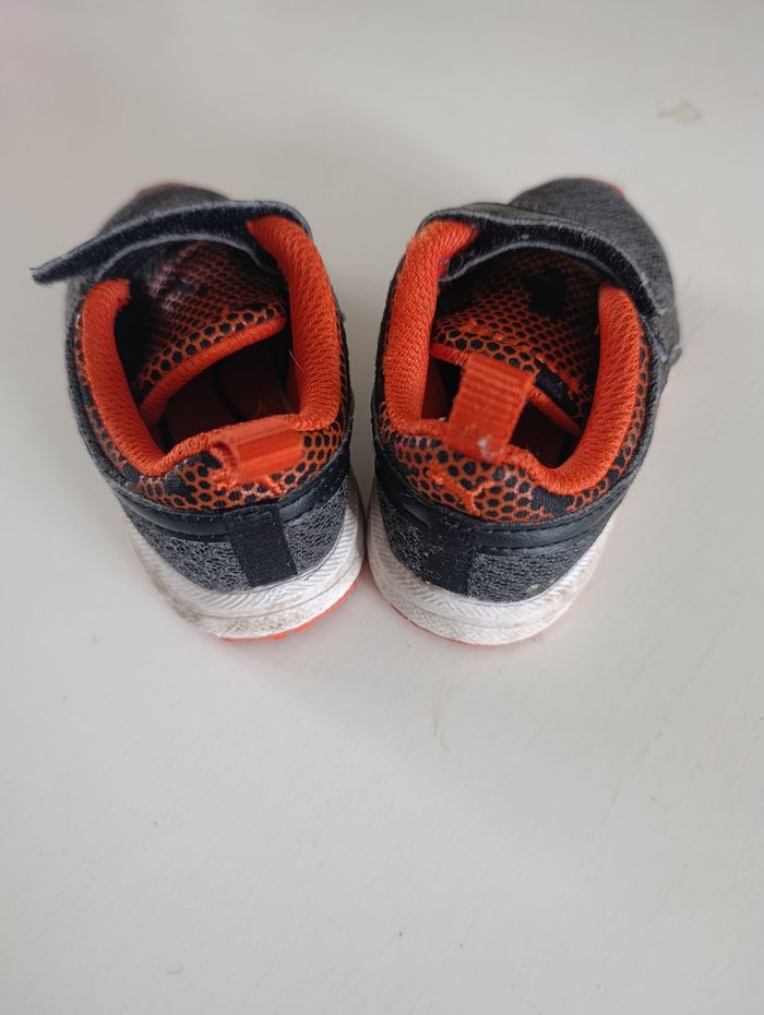 Baskets pointure 21 - photo numéro 2