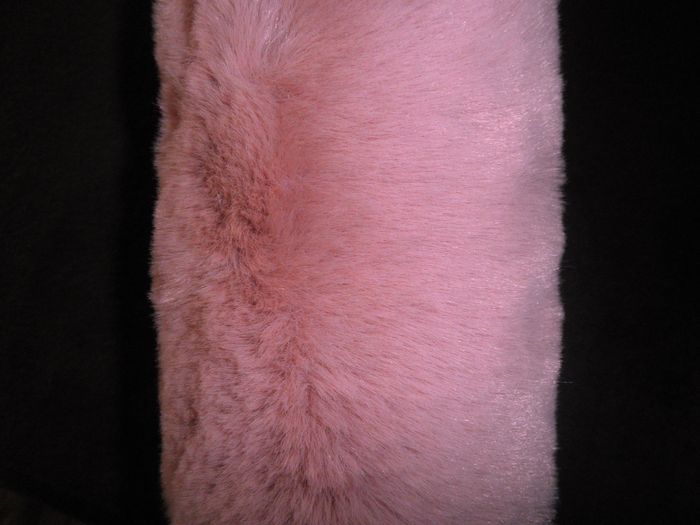 Tapis fourrure rose 60 x 120 cm NEUF - photo numéro 3
