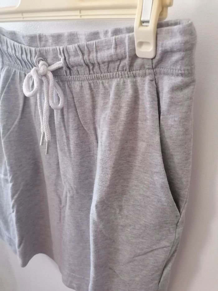 Jupe tee-shirt H&M XS ou 14ans ado - photo numéro 3