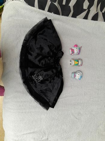 Jupe et figurine hello kitty
