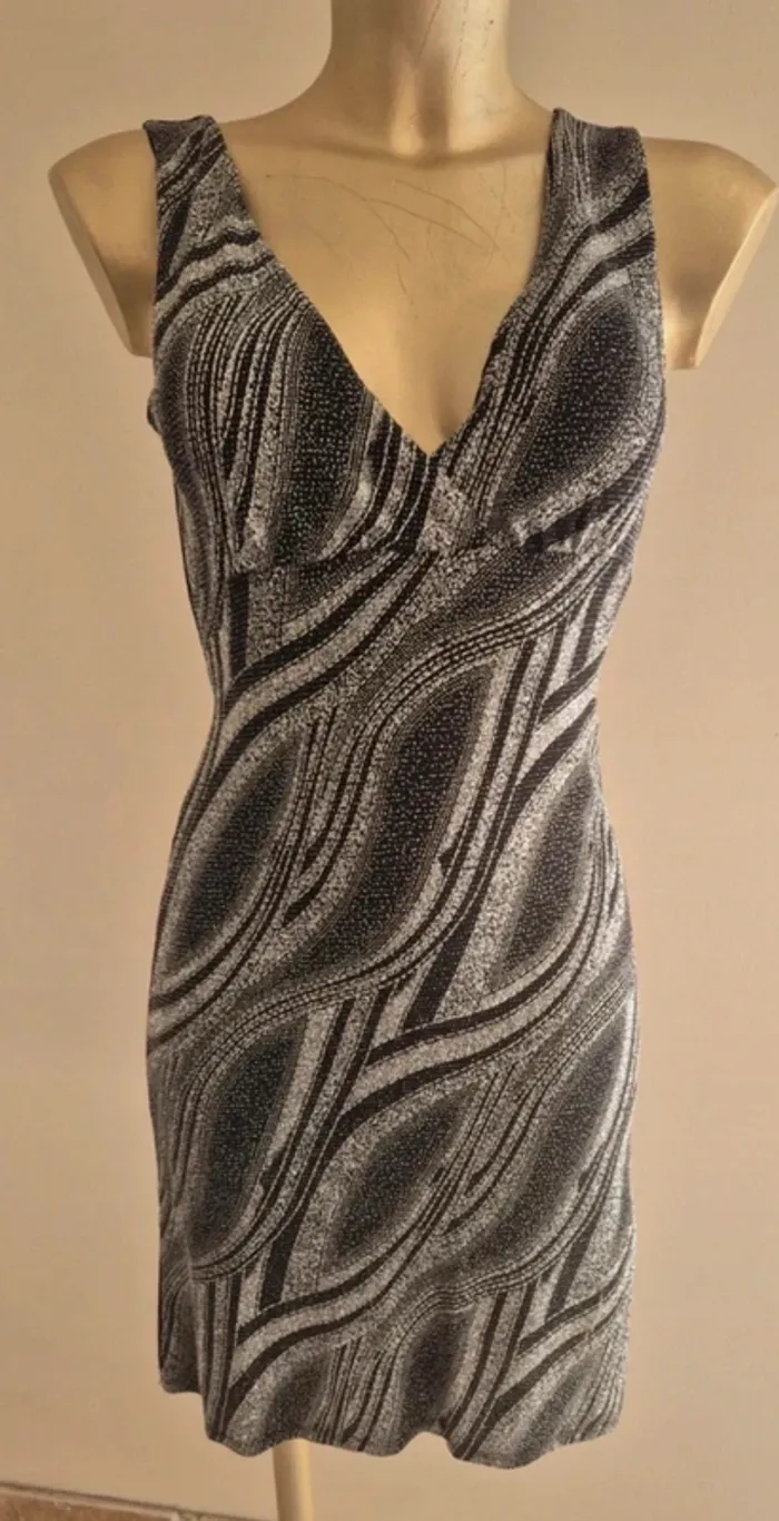 Robe pailletée neuve taille s