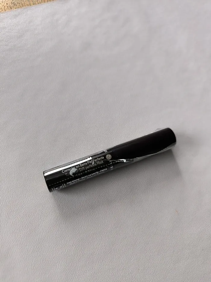 Stick correcteur de teint. Beige Moyen. Neuf. Yves Rocher - photo numéro 2