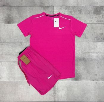 Ensemble short+t-shirt jamais porté nike running taille M 
