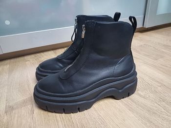 Bottines noires zippées devant T36