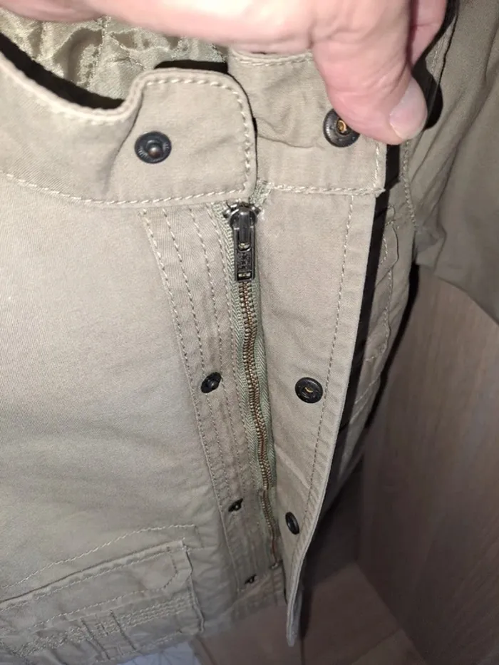 Superbe Veste doublée matelassée comme neuve kaki garçon ikks 12 mois - photo numéro 6