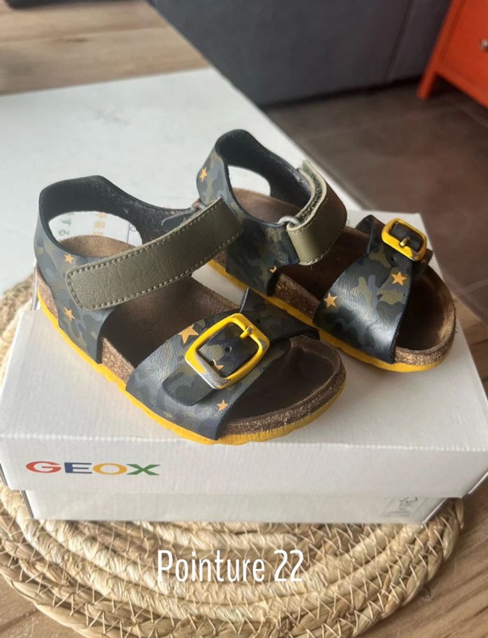 Sandales imprimé camouflage pointure 22