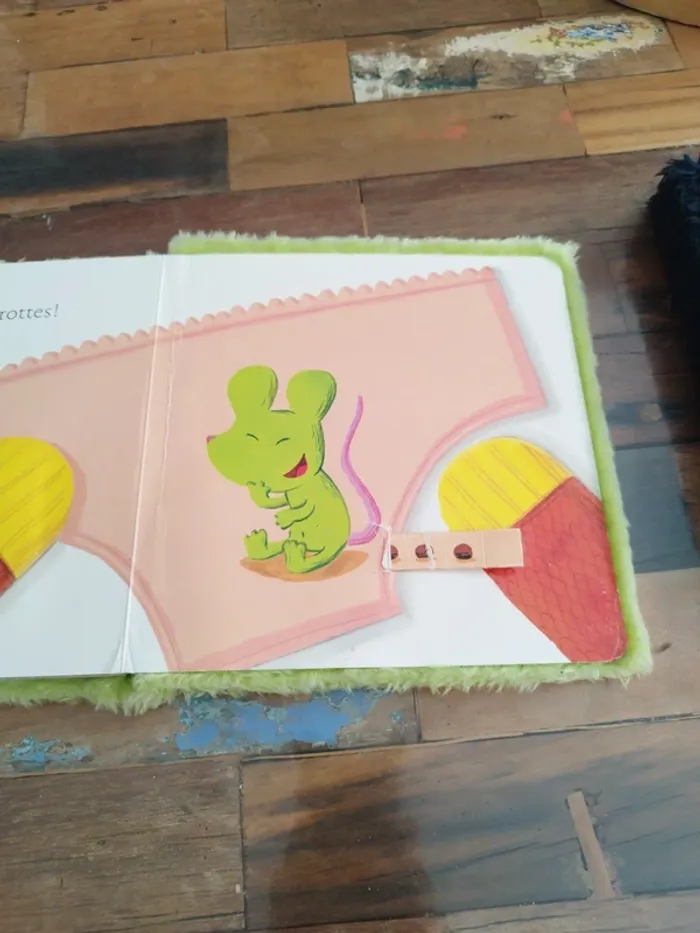 Livre à toucher une souris verte 🐭 - photo numéro 3