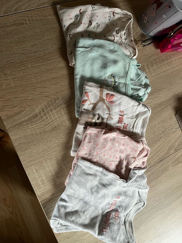 Lot 5 body 6 mois