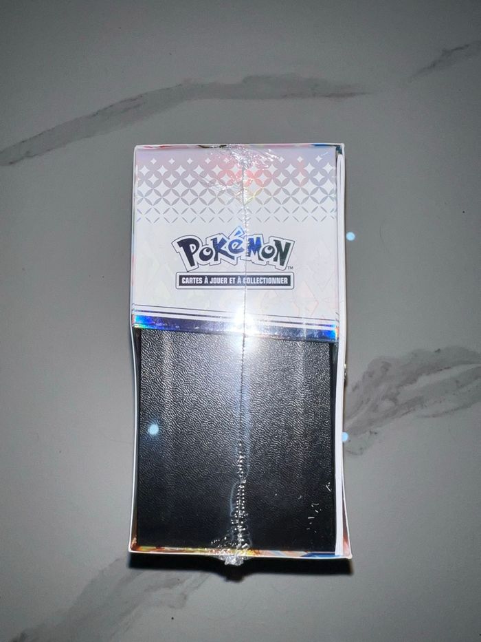 Etb Pokémon 8.5 évolutions prismatiques - photo numéro 4