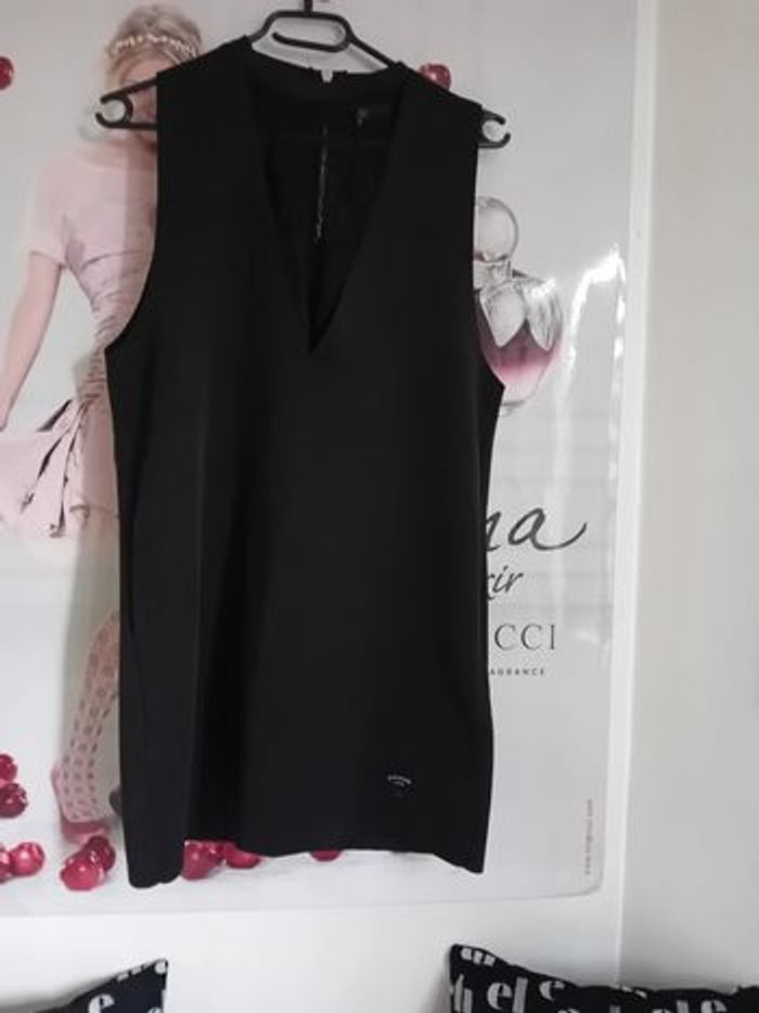 Robe  Sixth June Paris