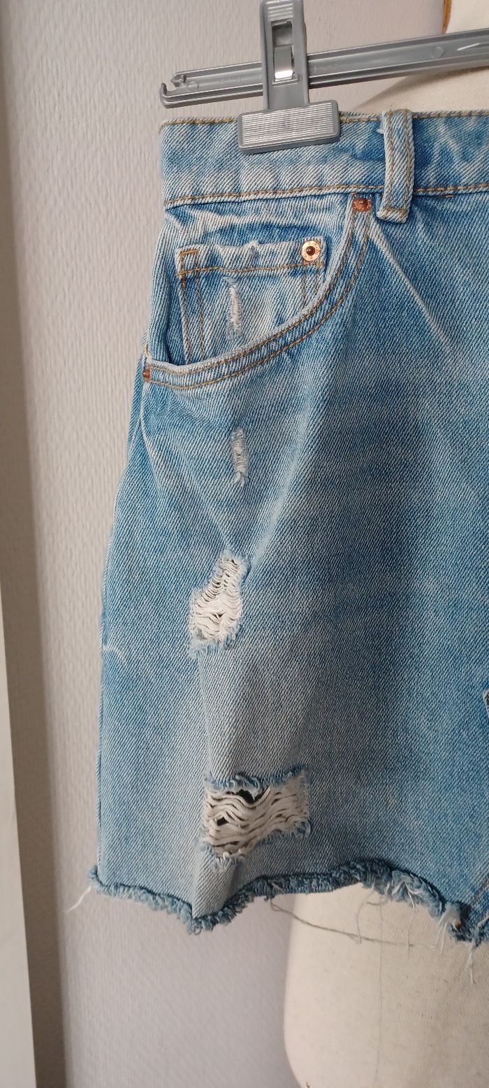 Tres jolie mini jupe  jeans  femme T 40 - photo numéro 3