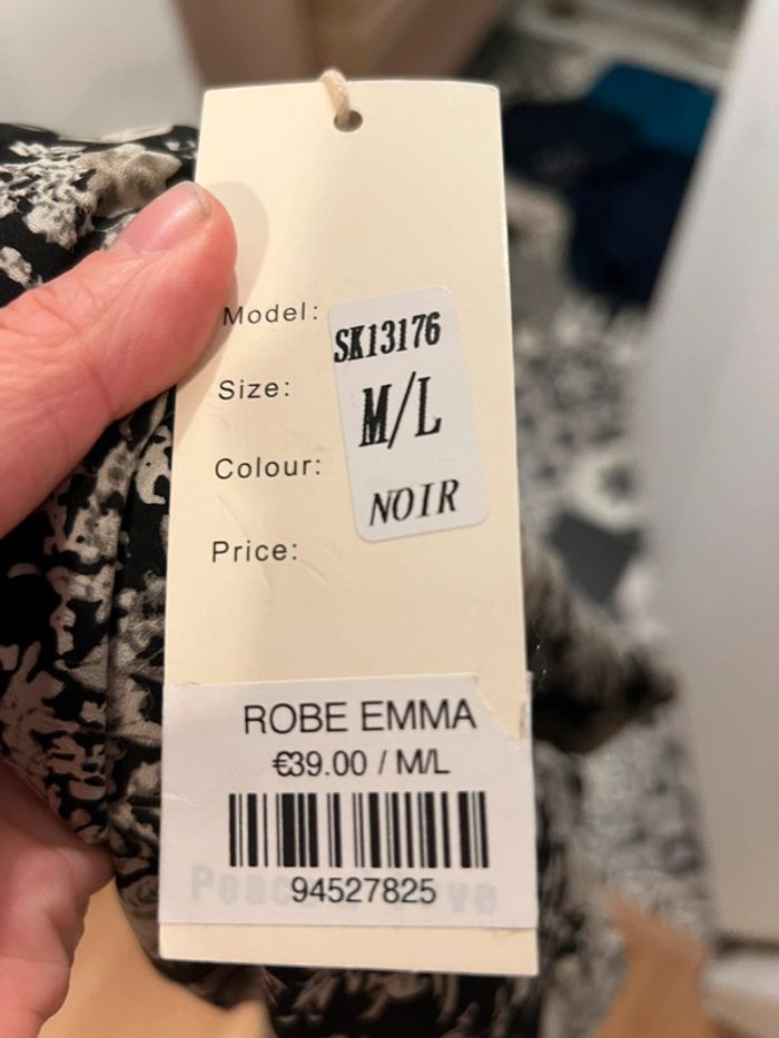 Robe à fleur de la marque Peace n’ love M/L - photo numéro 5