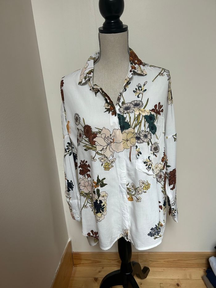 Chemise blanche à motifs fleurs - taille M/L (38/40)