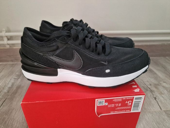 Basket Nike Waffle One 37,5 Neuve