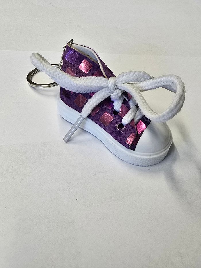 Porte clés chaussures violette - photo numéro 2