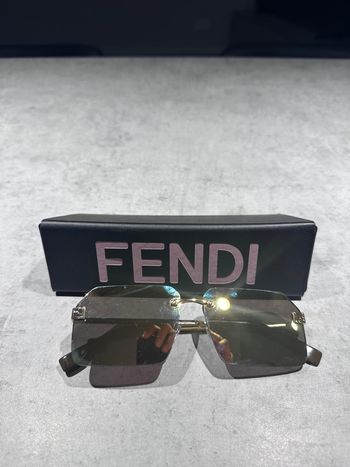 Lunette de soleil Fendi