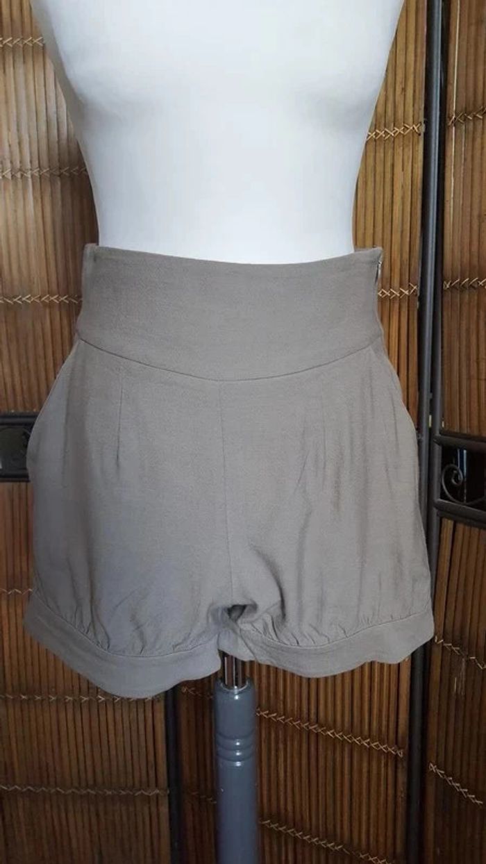 Superbe short beige Ralph Lauren Taille 36