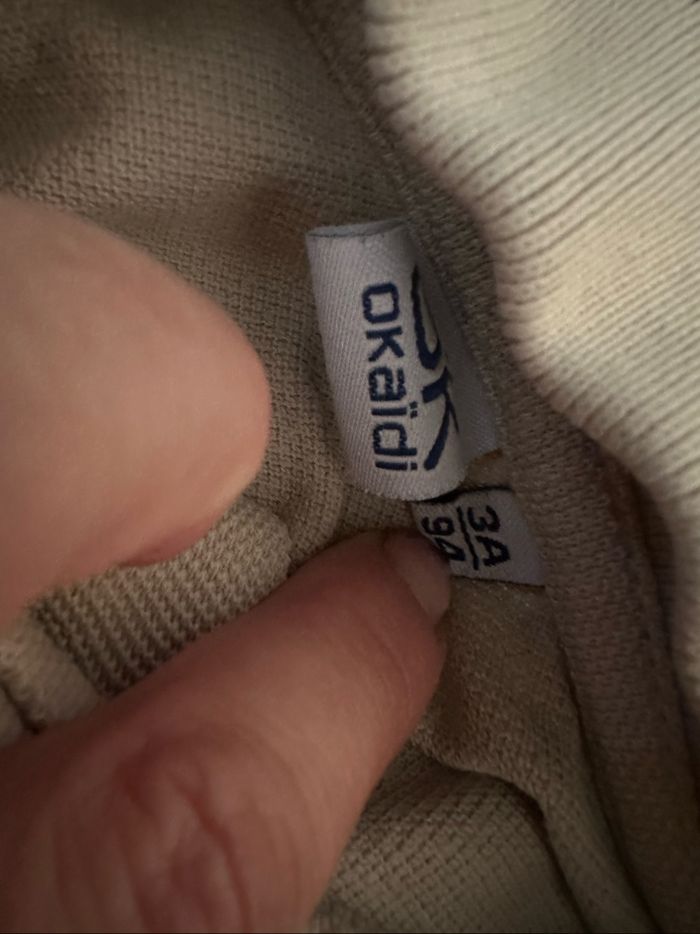 Lot de 2pantalons Zara beige et velours à rayures taille 2/3 ans avec polo beige Okaïdi - photo numéro 7