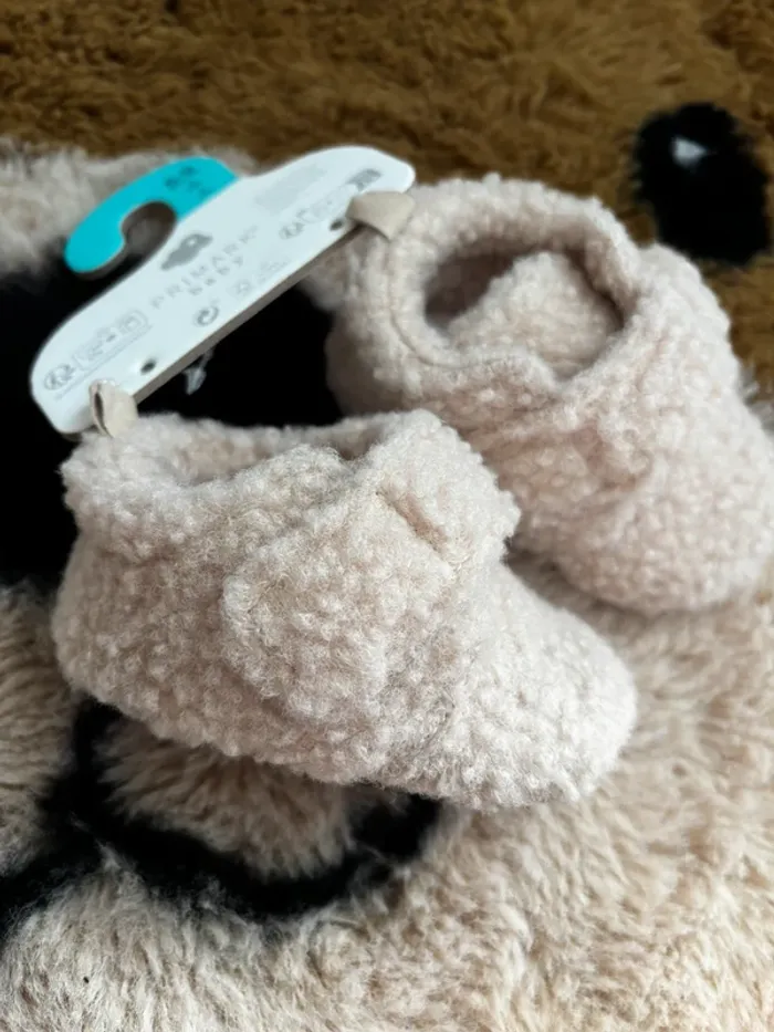 Chaussures beige moumoute Primark t.6-9m - photo numéro 2