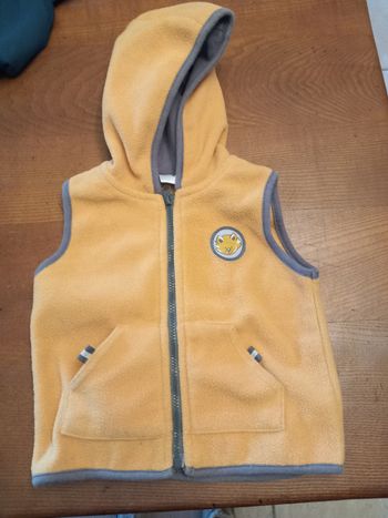 Gilet sans manches avec capuche
