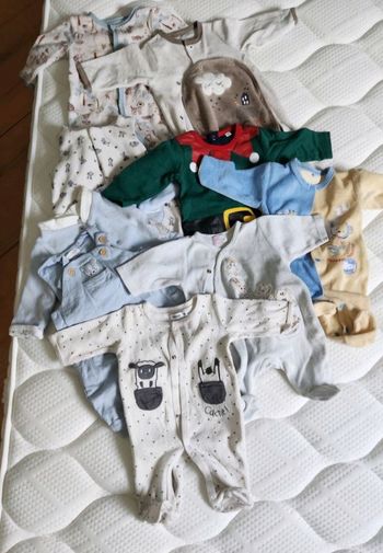 Lot 8 pyjamas 1 mois
