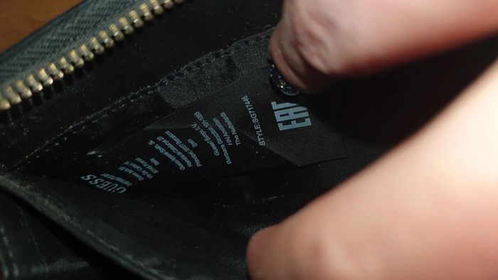 Grand portefeuille Guess - photo numéro 13