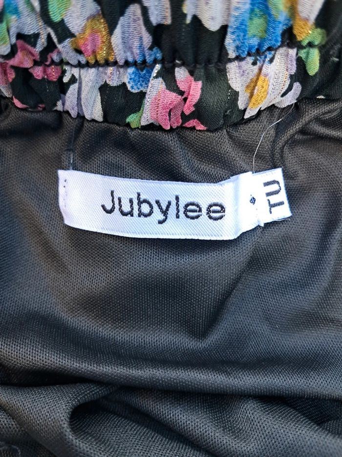 Belle jupe légèrement volantée noire et fleurie + fils argentés - T 38-40 - Jubylee - photo numéro 6