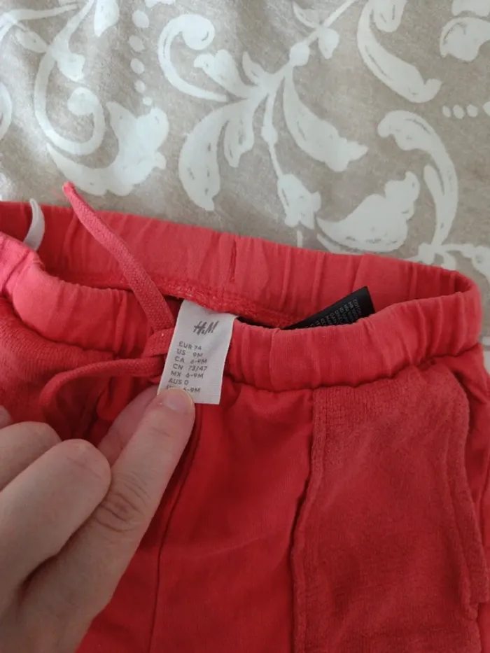 Short rouge H&M 74cm - photo numéro 2