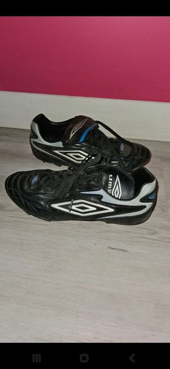 Chaussures crampons foot taille 41