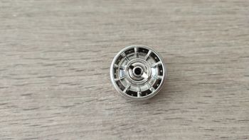 Jante avant avec axe pièce détachée miniature Bburago Burago Chevrolet Corvette 1957 1/18 1/18e 1/18