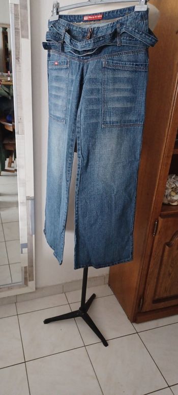 Très beau jeans jambes larges femme T 30