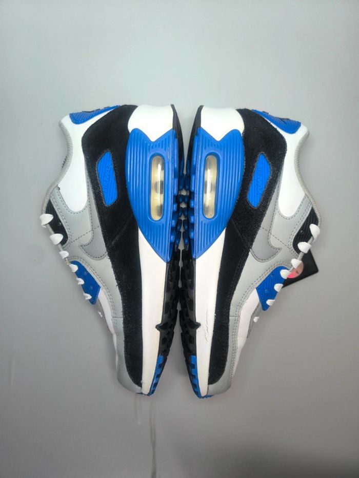 Baskets Nike air max 90 blanche bleu pointure 38.5 très bon état - photo numéro 3