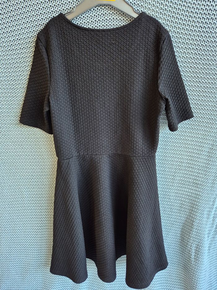 Robe noire 14 ans - photo numéro 2