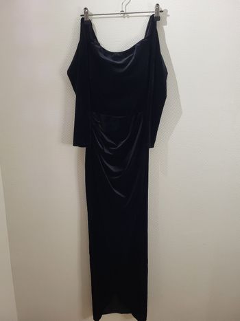 Robe longue noire en velours