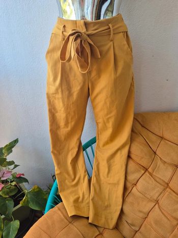 Pantalon uni élastique avec ceinture