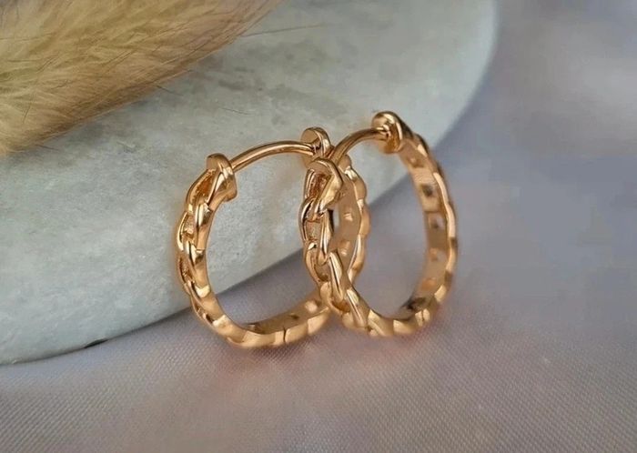 Boucles d'oreilles créoles au motif de chaîne plaqué or
