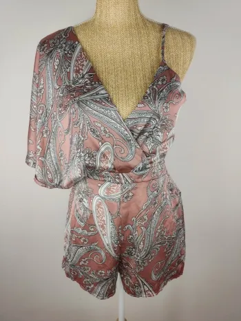 Combishort manche courte et bretelle cache-coeur rose motif paisley noir blanc taille 38 Missguided