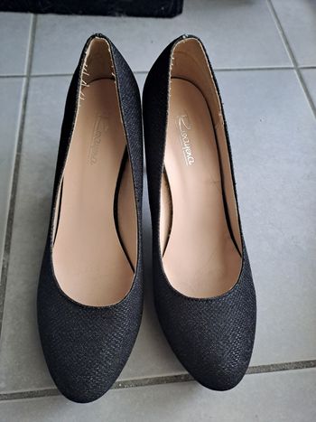 Talons de fete noire