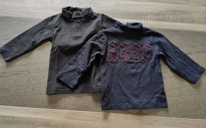 Lot 2 t-shirts manches longues col roulé taille 9 mois